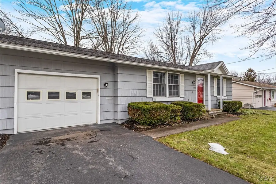 4901 Driftwood Drive, Liverpool, NY 13088 - Image #2