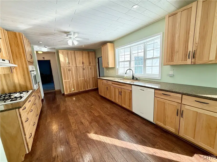 1001 Cold Springs Road, Liverpool, NY 13088 - Image #3