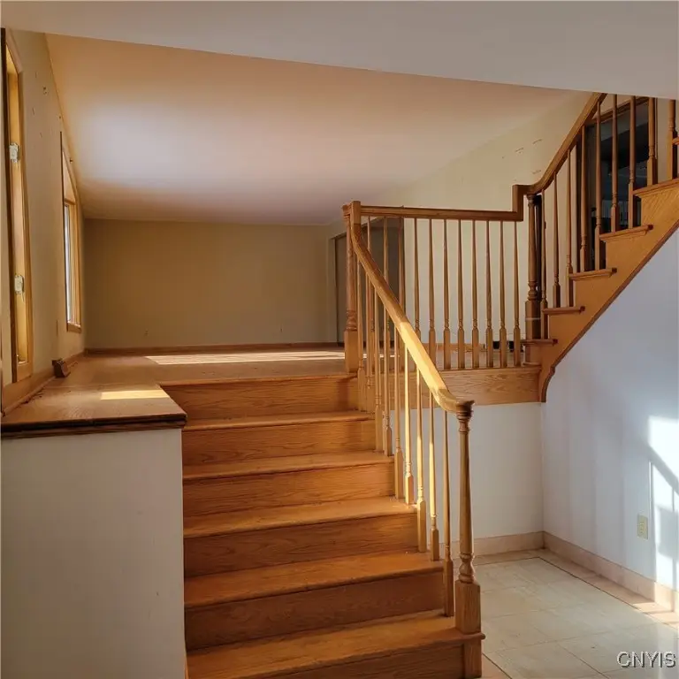 106 Victoria Park Drive, Liverpool, NY 13088 - Image #2