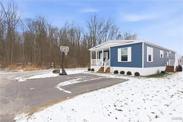 132 Oakleaf Drive, Weedsport, NY 13166