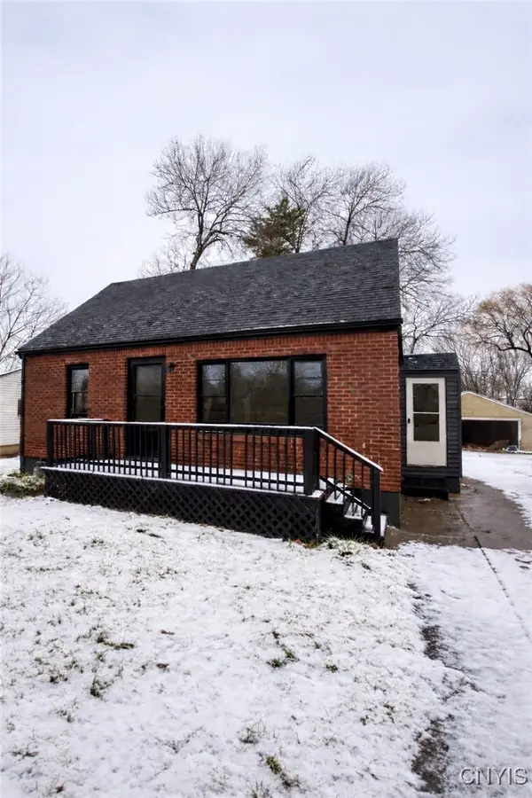 92 Sharon Parkway, Buffalo, NY 14218