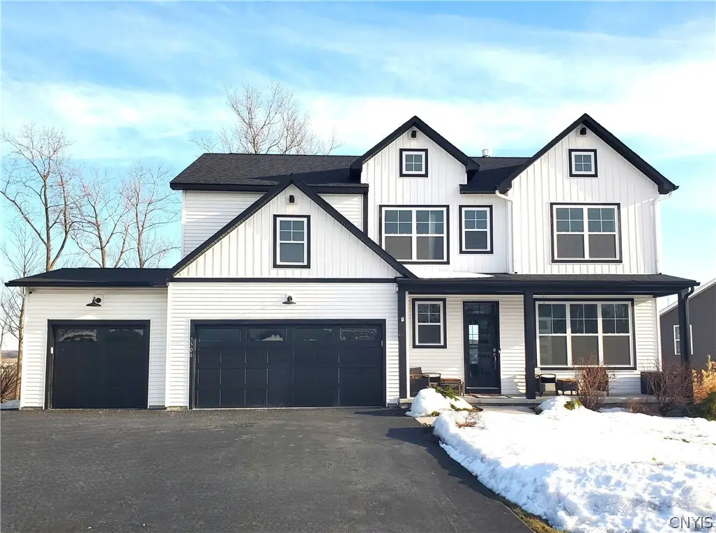 5506 Rolling Meadows Way, Camillus, NY 13031 - #1