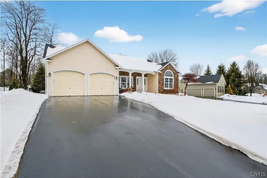 3295 Oak Brook Road, Baldwinsville, NY 13027 - #3