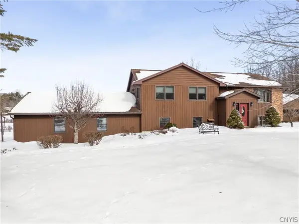 29 Meadowbrook Lane, Central Square, NY 13036