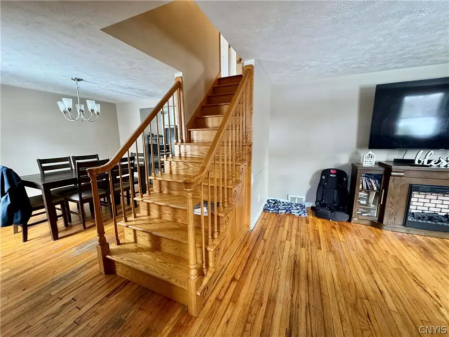 15 Woodlawn Avenue E, Utica, NY 13501 - #3