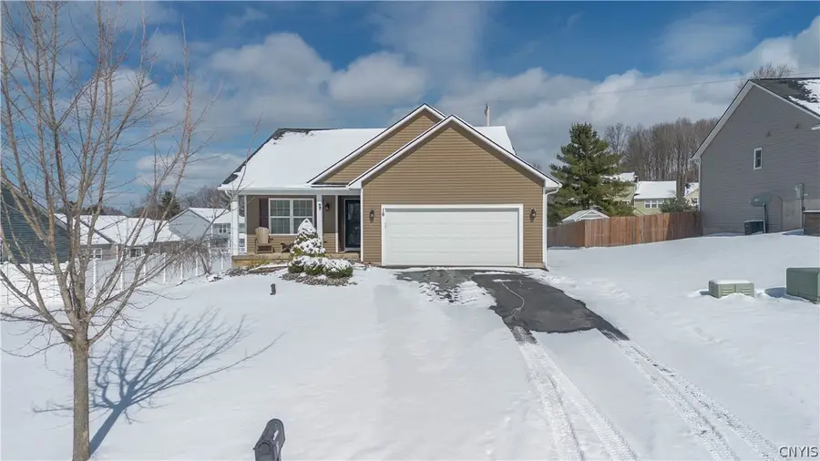 16 Laurens Way, Baldwinsville, NY 13027 - #2