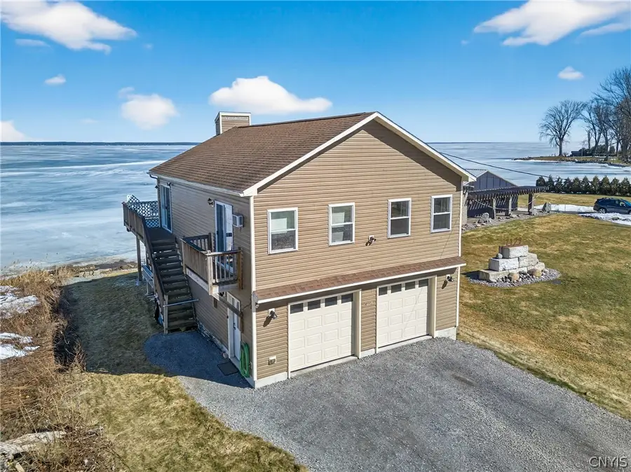 7113 Lakeshore Rd, Cicero, NY 13039 - #2