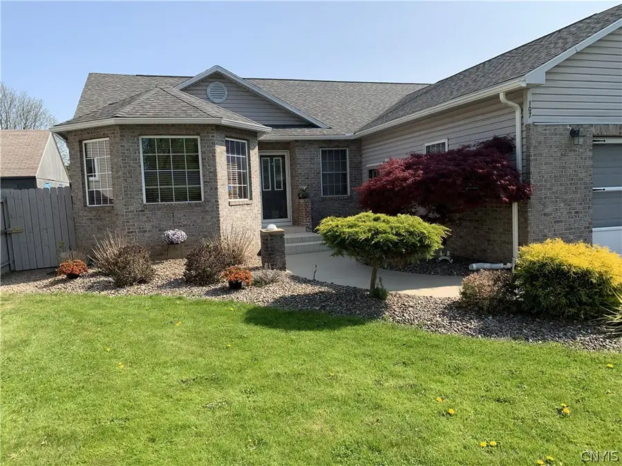 107 Norwood Avenue E, Liverpool, NY 13088 - #2