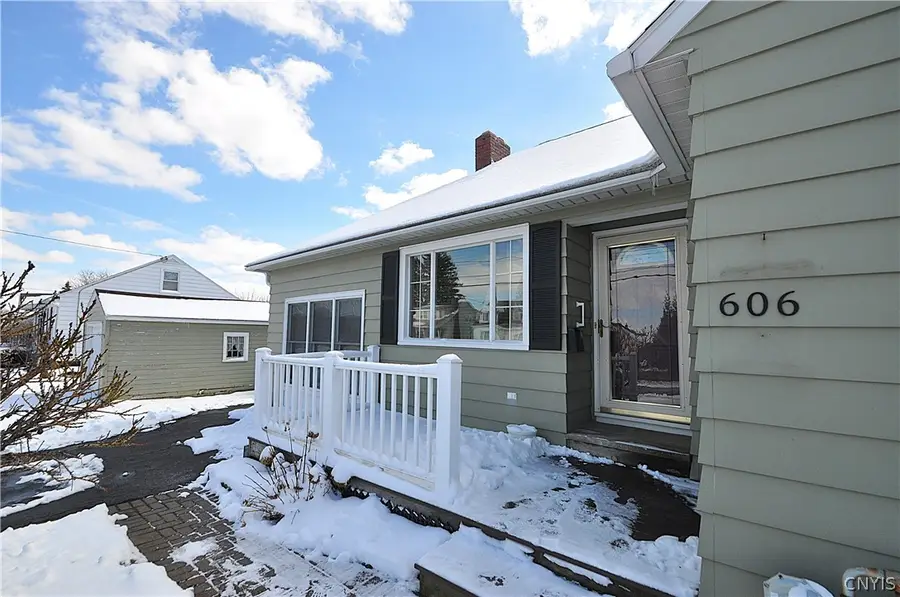 606 Roxford Rd S, Syracuse, NY 13208 - #3