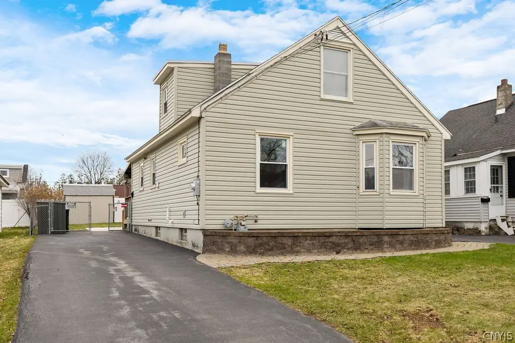 352 Roxford Road N, Syracuse, NY 13208 - #1
