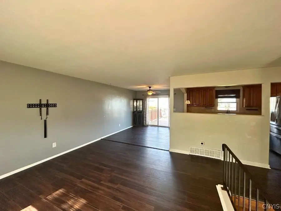 202 Juneway Dr, Chittenango, NY 13037 - #3