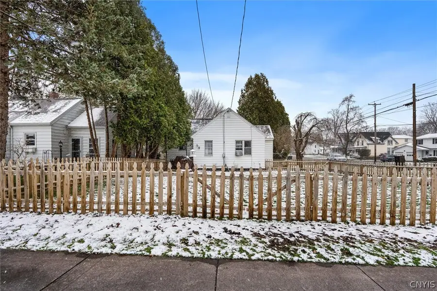 810 Tulip Street, Liverpool, NY 13088 - #3