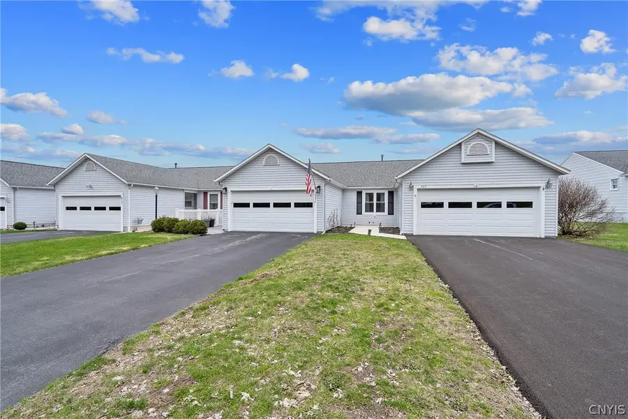 307 Clouds View Circle, Camillus, NY 13031 - #3