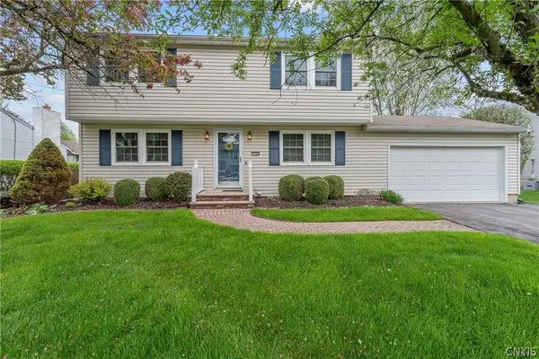 7745 N Whiffletree Ln, Liverpool, NY 13090