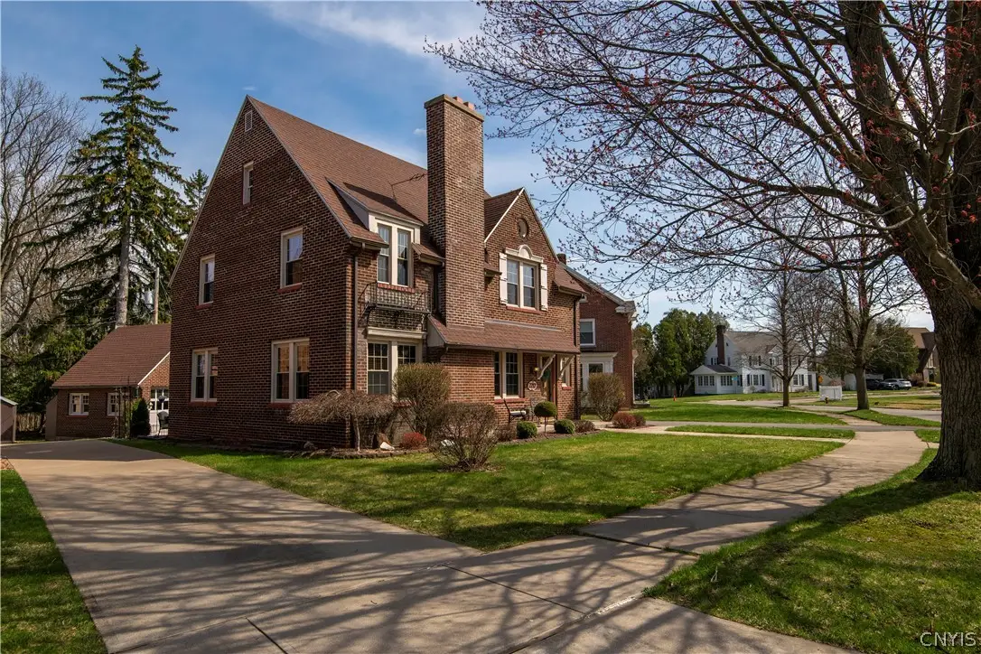 2212 Douglas Crescent, Utica, NY 13501 - #1