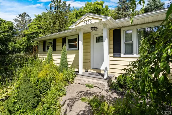 8583 Green Lakes Road, Fayetteville, NY 13066