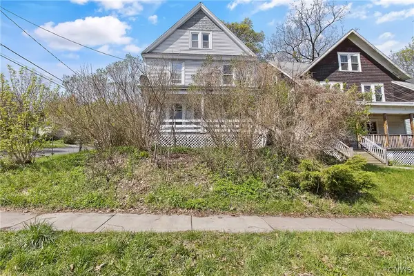 125 Kensington & Lancaster Road, Syracuse, NY 13210