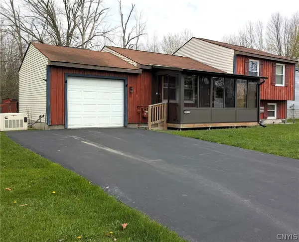 5068 Hackberry Lane, Clay, NY 13041