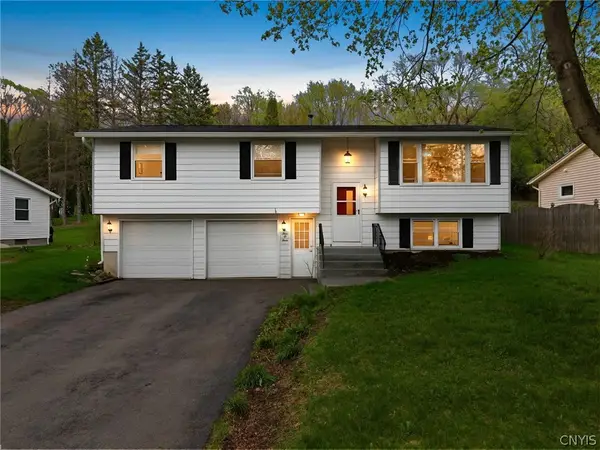 303 Crestwood Drive, Camillus, NY 13031