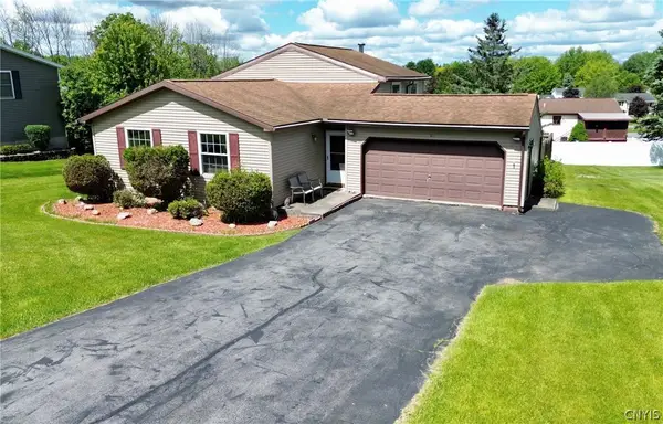 27 Meadowbrook Drive, New Hartford, NY 13413