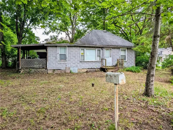 805 N Center Street, East Syracuse, NY 13057