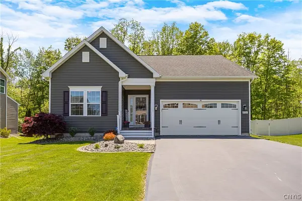 8526 Mcnamara Drive, Clay, NY 13041