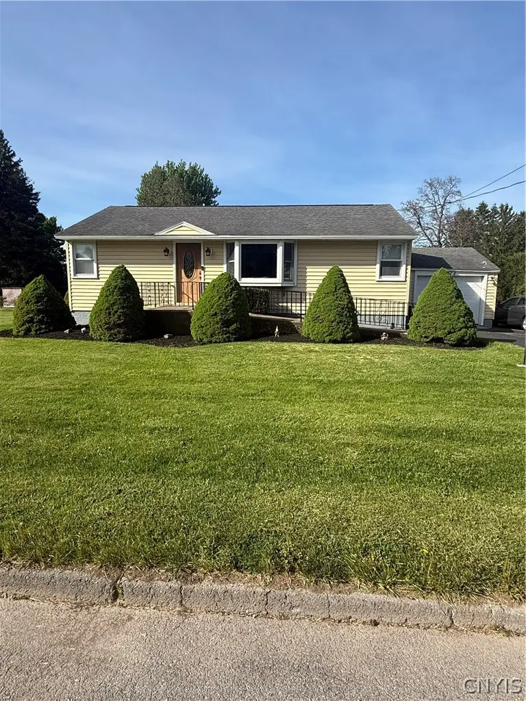 414 W Lewis Street, Canastota, NY 13032 - #1