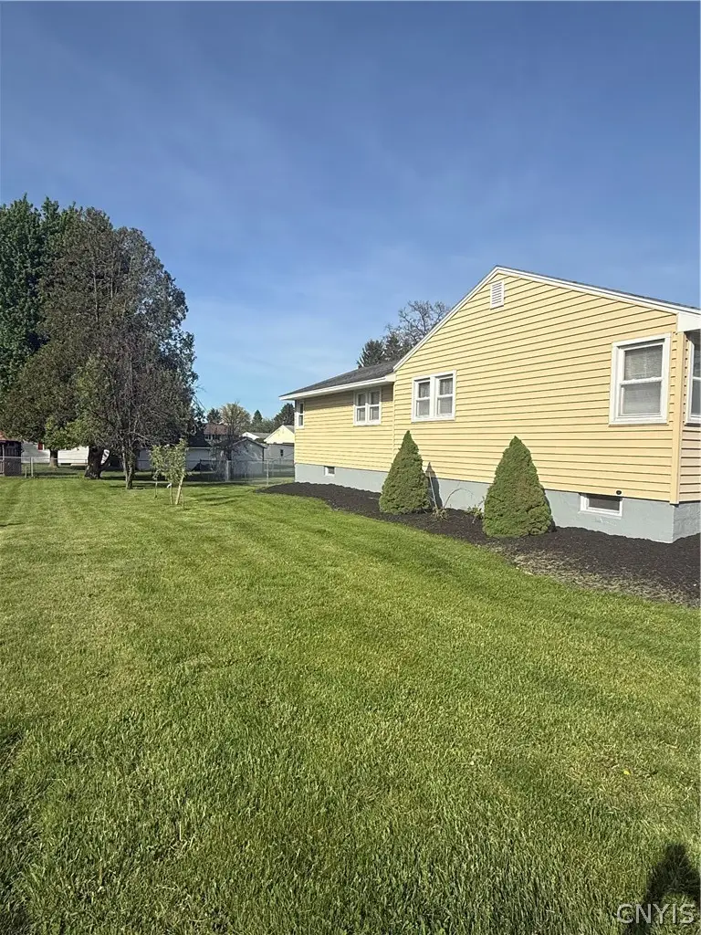 414 W Lewis Street, Canastota, NY 13032 - #3