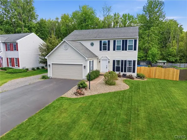 49 Chaucer Circle, Baldwinsville, NY 13027