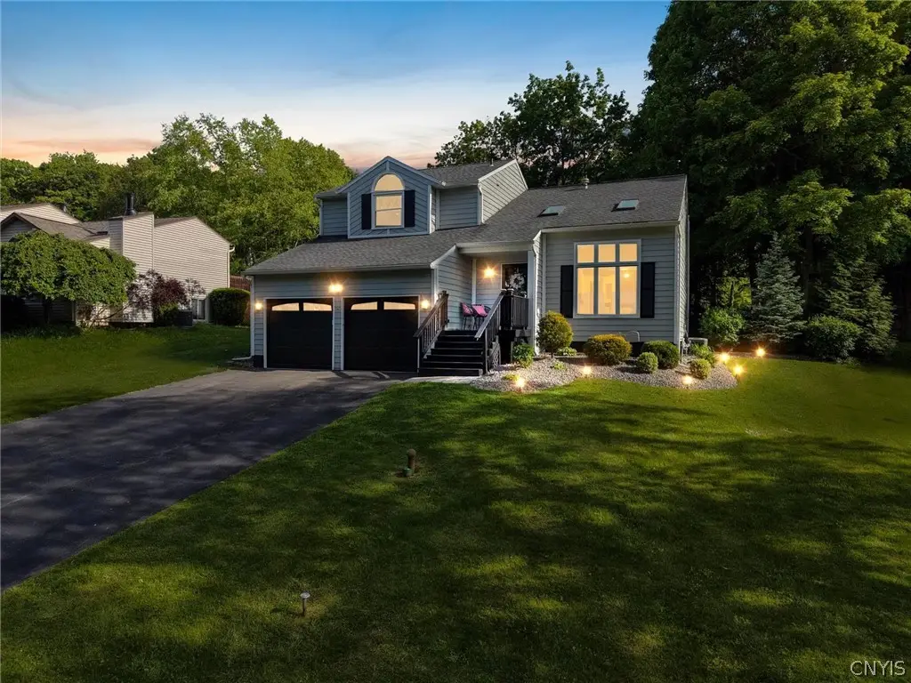 105 Vantage Drive, Camillus, NY 13031 - #1