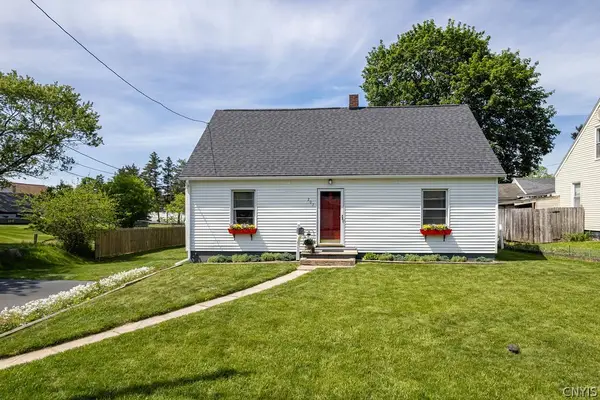 207 E Roswell Avenue, Nedrow, NY 13120