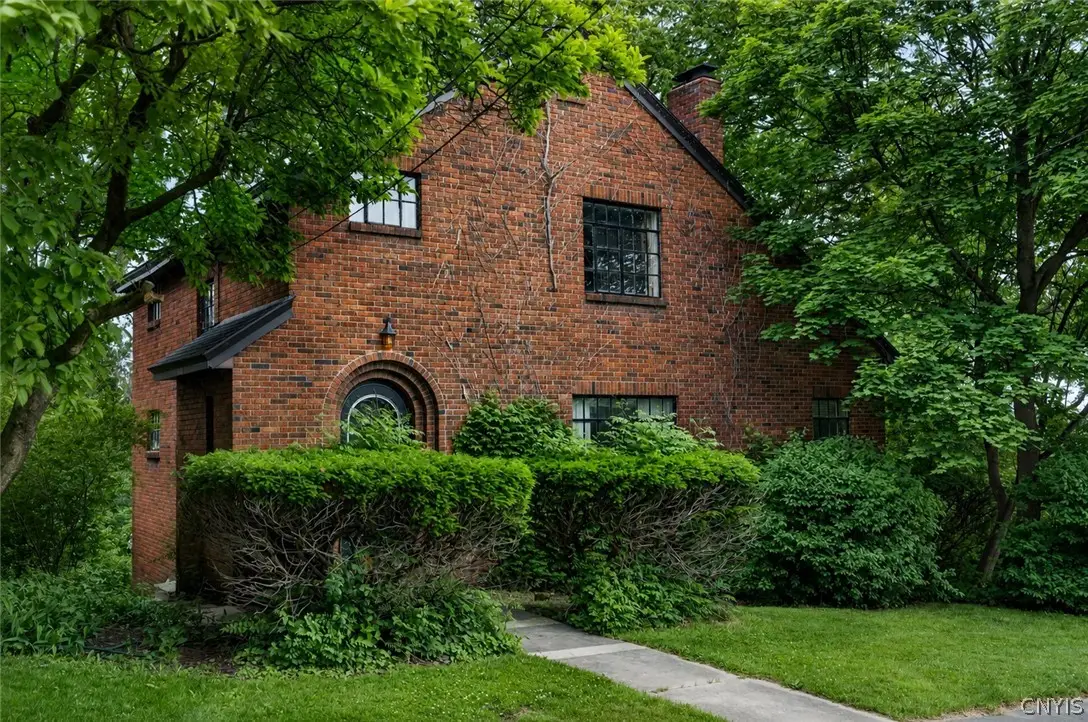 307 Demong Dr, Syracuse, NY 13214 - #1