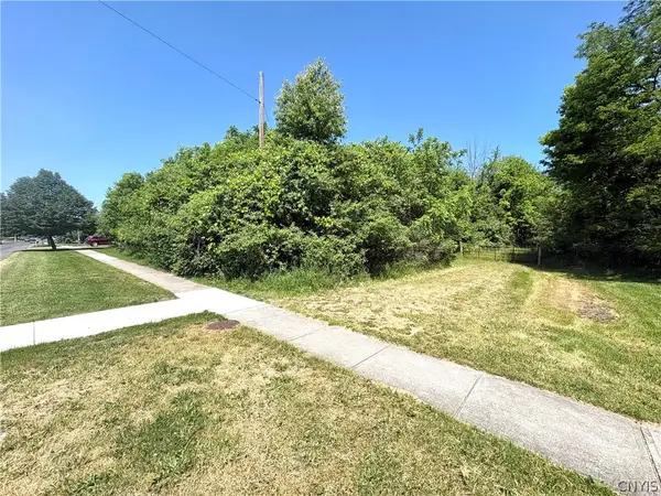 Oak Street, Auburn, NY 13021