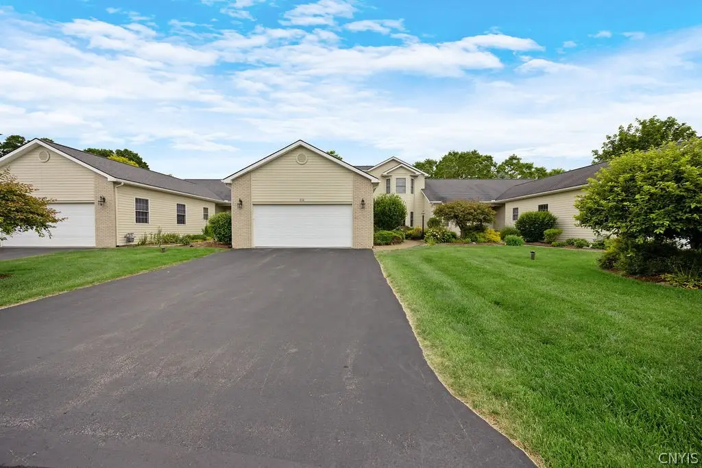 206 Falling Brook, Fayetteville, NY 13066 - #1
