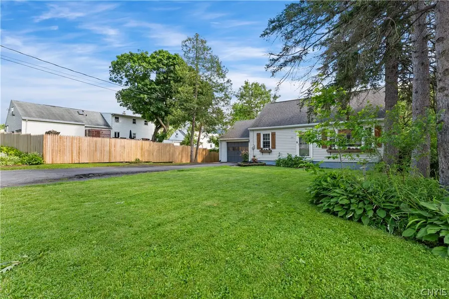 131 W Dauenhauer Street, East Syracuse, NY 13057 - #2