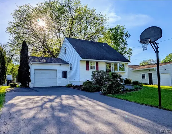 112 Pinewood Drive, Liverpool, NY 13090