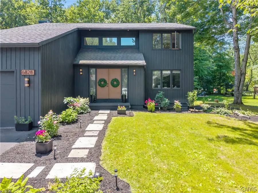 6828 Jayhawk Cir, Baldwinsville, NY 13027 - #3