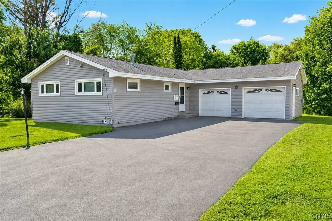 11 Bellewood Circle, Syracuse, NY 13212 - #1