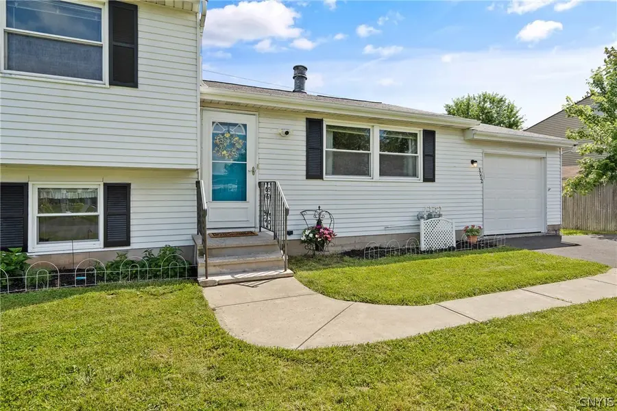 8092 Pickett Lane, Cicero, NY 13039 - #2