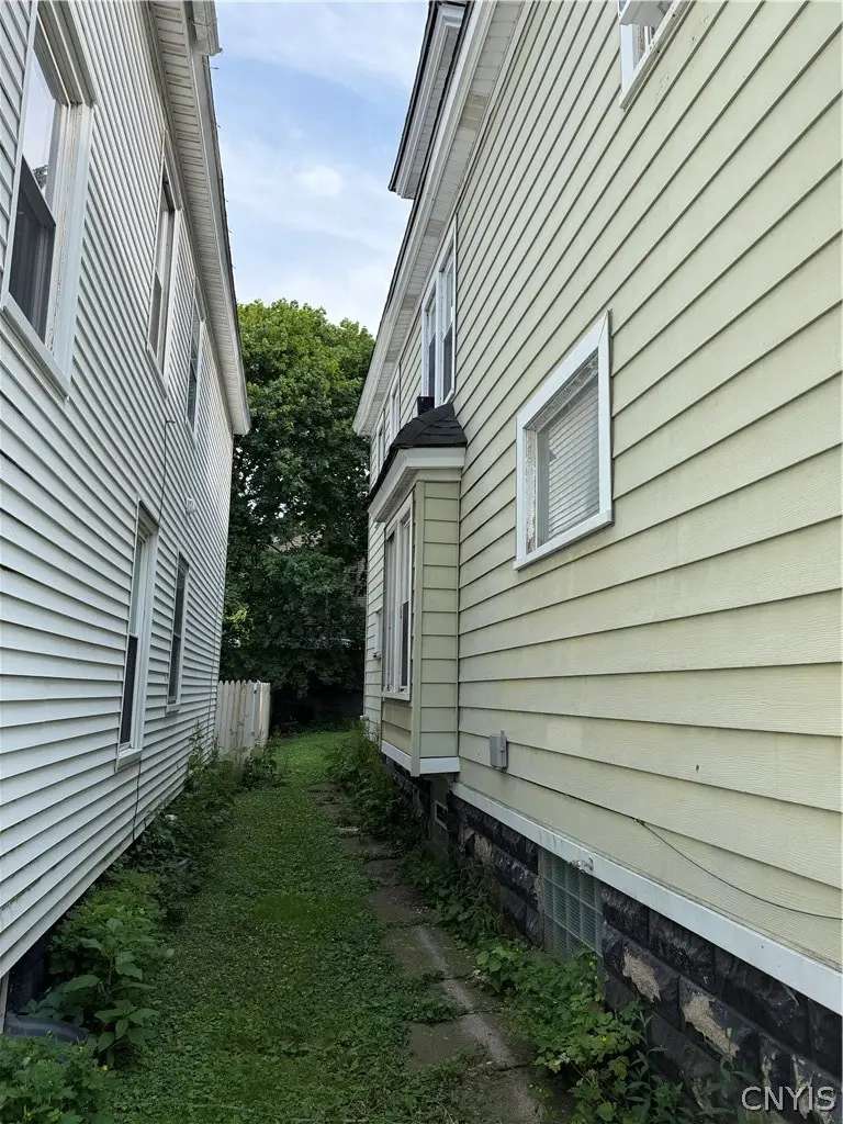 421 Tompkins Street #1, Syracuse, NY 13204 - #3
