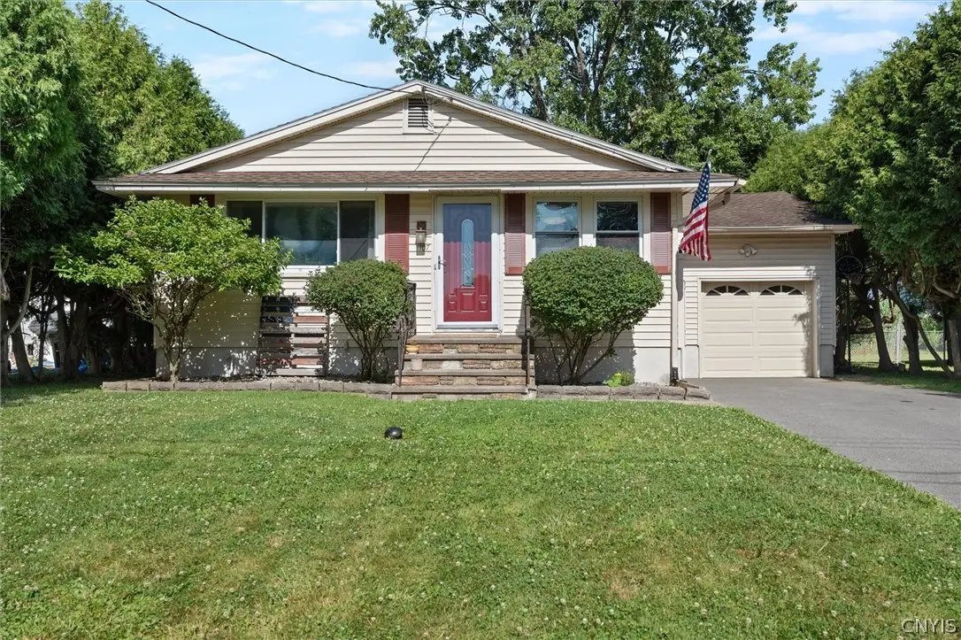 107 Glenwood Drive S, Liverpool, NY 13090 - #1