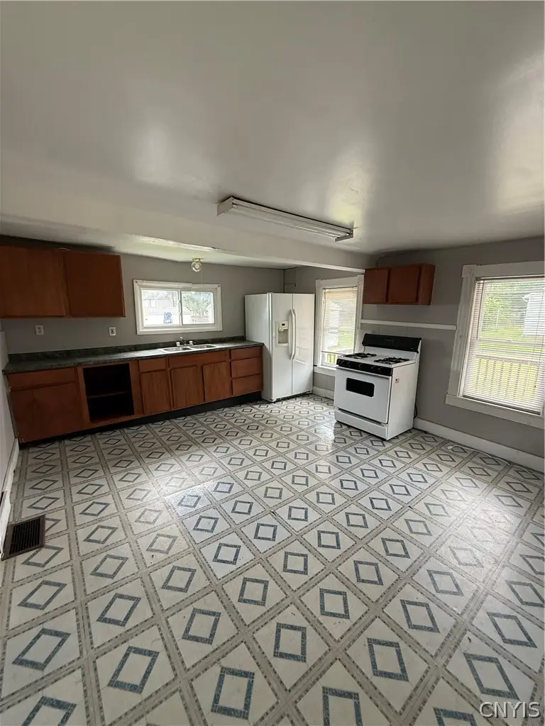 28 Lake Avenue, Auburn, NY 13021 - #3