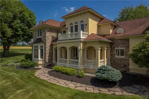 306 Georgetown Sq, Clinton, NY 13323