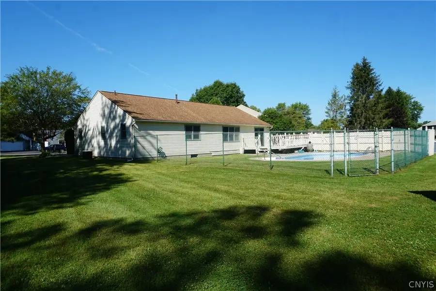 6113 Rossland Cir, Cicero, NY 13039 - #2