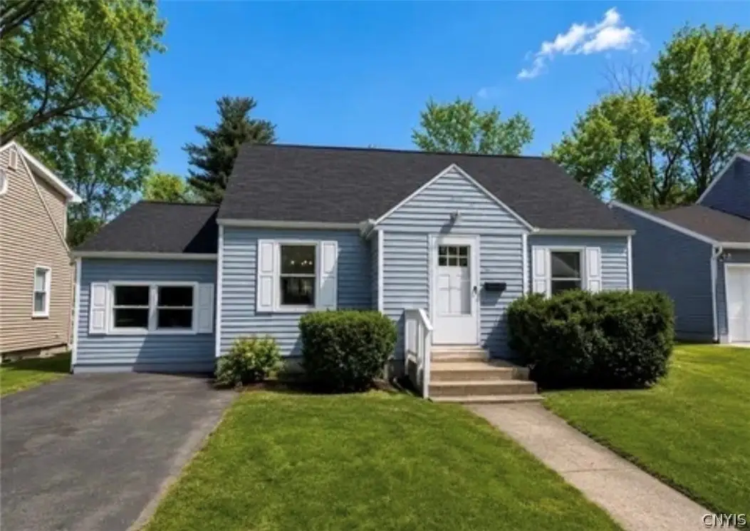 15 Woodlawn Avenue E, Utica, NY 13501 - #1