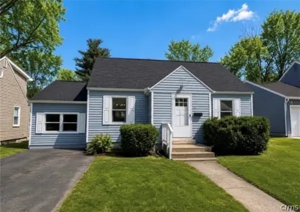 15 Woodlawn Avenue E, Utica, NY 13501