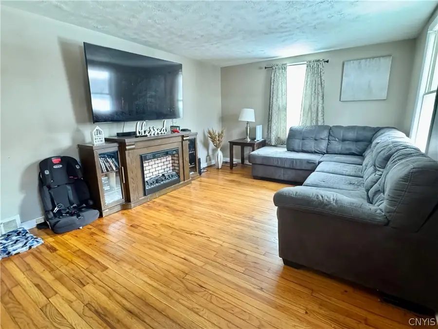 15 Woodlawn Avenue E, Utica, NY 13501 - #3