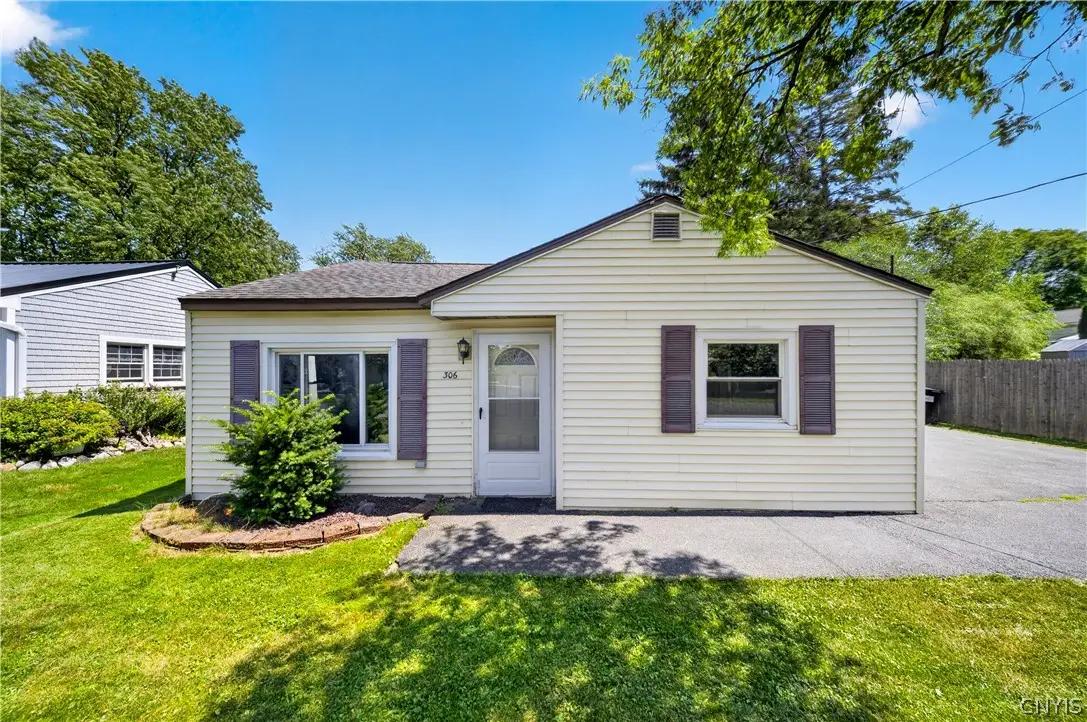 306 Hanover Avenue, Liverpool, NY 13088 - #1