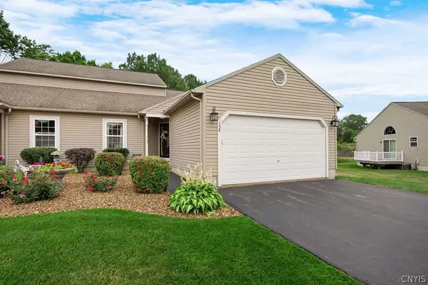 158 Slindes Woods Circle, North Syracuse, NY 13212