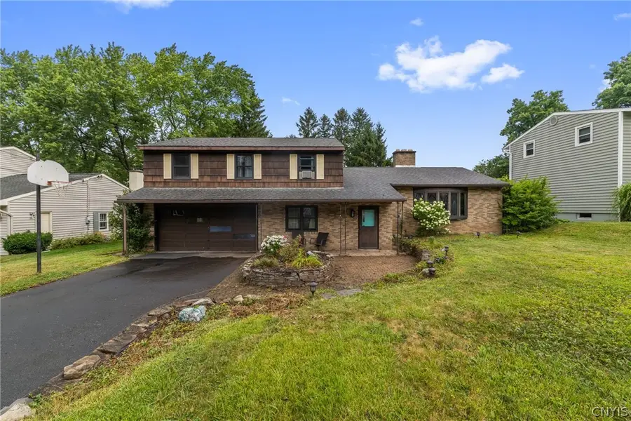 111 Hillside Way, Camillus, NY 13031 - #3